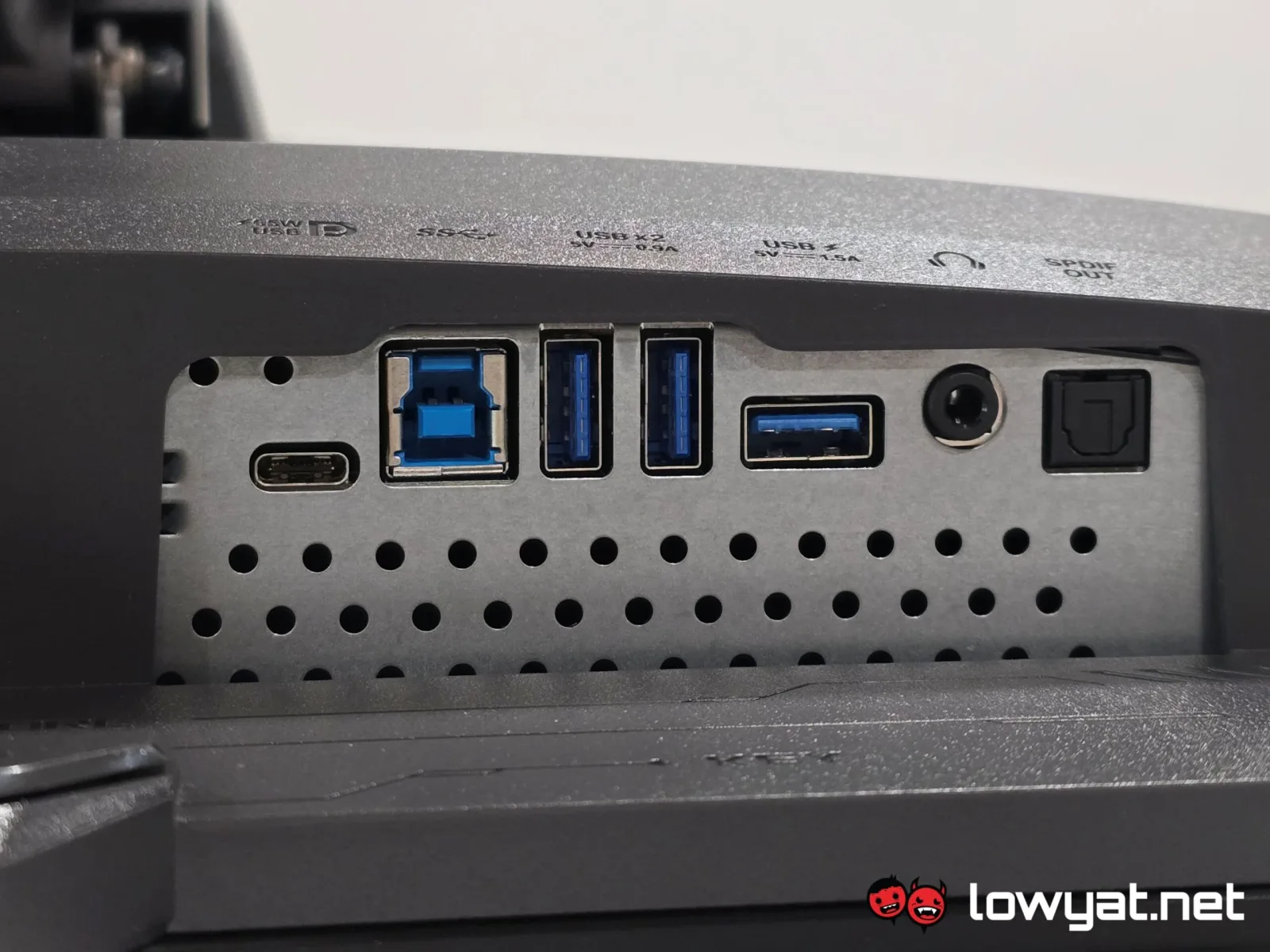 Asus ROG Swift OLED PG32UCDP — photo 8 of 9