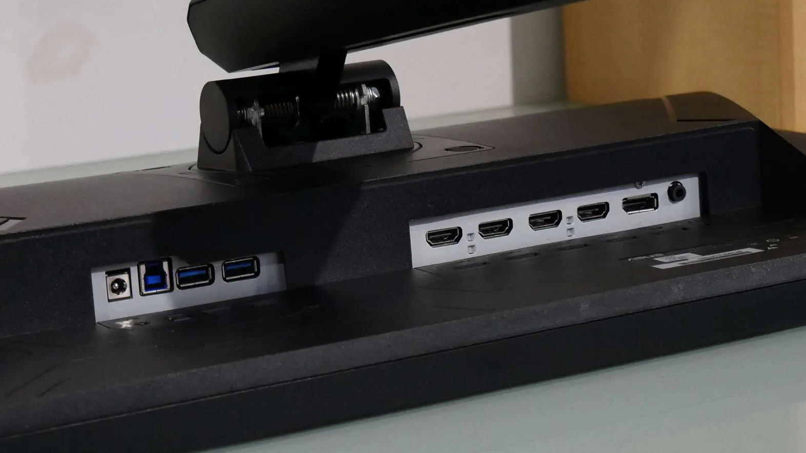 ASUS TUF Gaming VG28UQL1A — photo 8 of 9