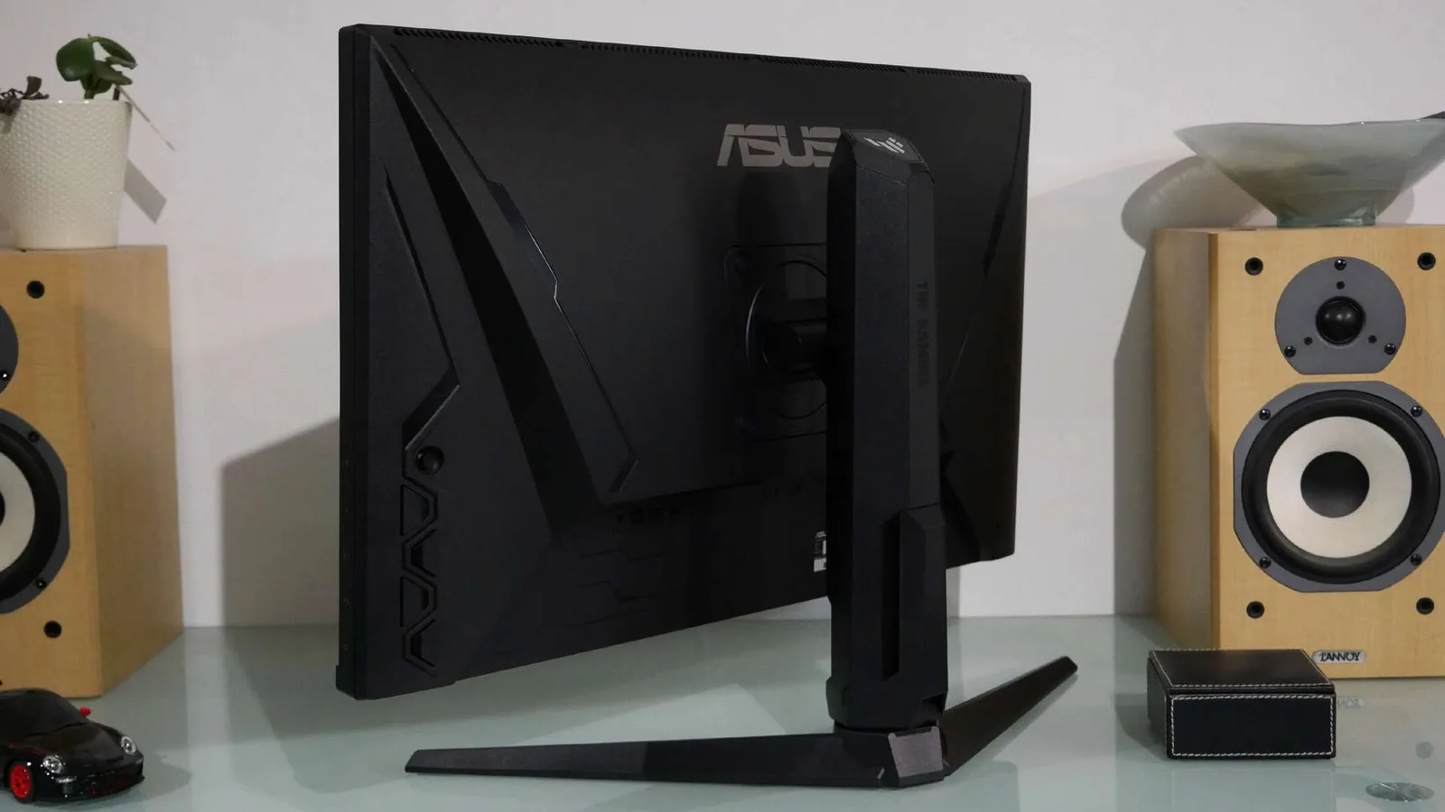 ASUS TUF Gaming VG28UQL1A — photo 9 of 9