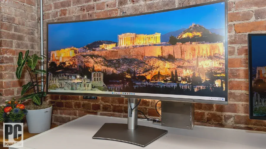 Dell UltraSharp U4025QW Review (2026): 83/100