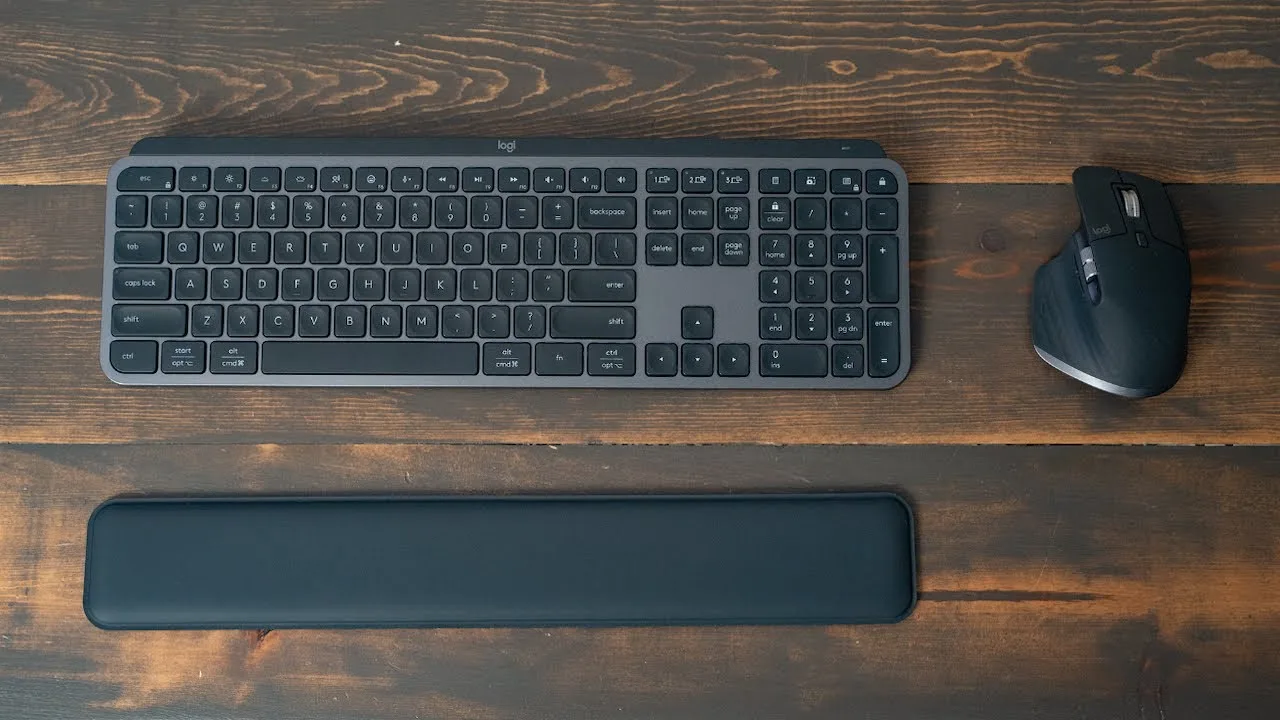 Adam Talks Tech video review thumbnail