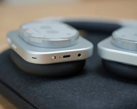 Nothing Headphone (1) — photo 6 of 9