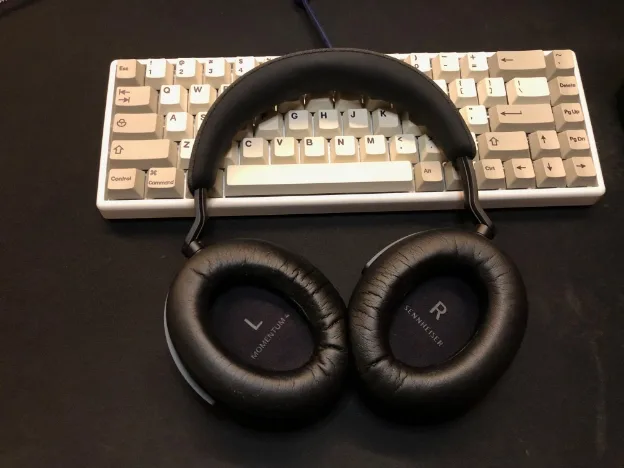 Sennheiser Momentum 4 photo 5